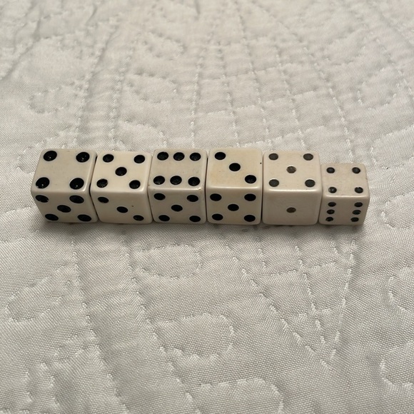 Set of 6 Vintage Bakelite Black & White Dice in Great Condition - Picture 5 of 7